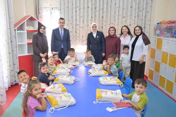 Esenyurt Belediye Başkan Vekili Can Aksoy okulların ilk gününde öğrencileri yalnız bırakmadı