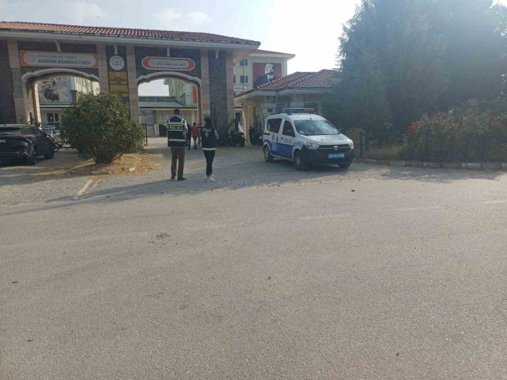 Polisten okul çevrelerinde denetim
