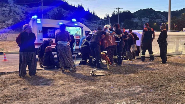 Burdur’da tarım işçilerini taşıyan minibüs devrildi: 9 yaralı