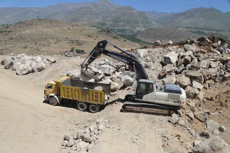 Bir asır dayanıklı andezit taşı