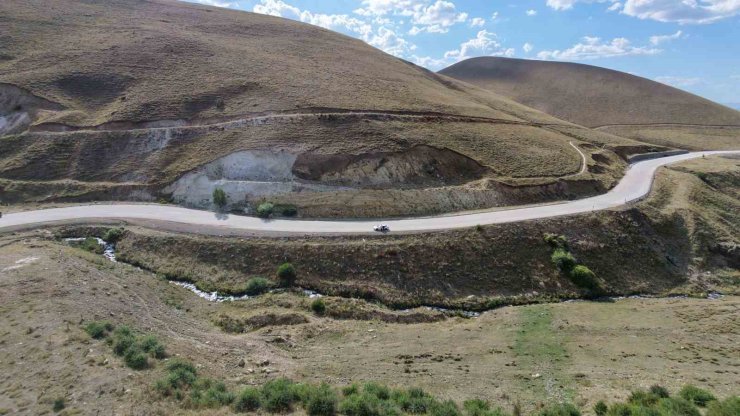 Erzurum’da bir gizemli yol daha: Araçlar vites boştayken yokuş yukarı gidiyor