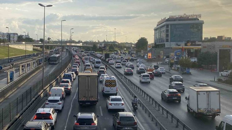 İstanbul’da trafik yoğunluğu okulların ikinci gününde arttı