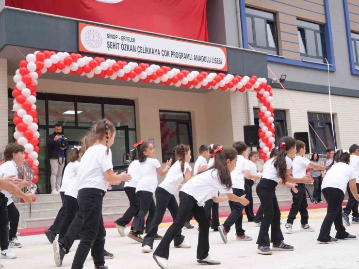 Sinop’ta 16 derslikli modern lise hizmete açıldı