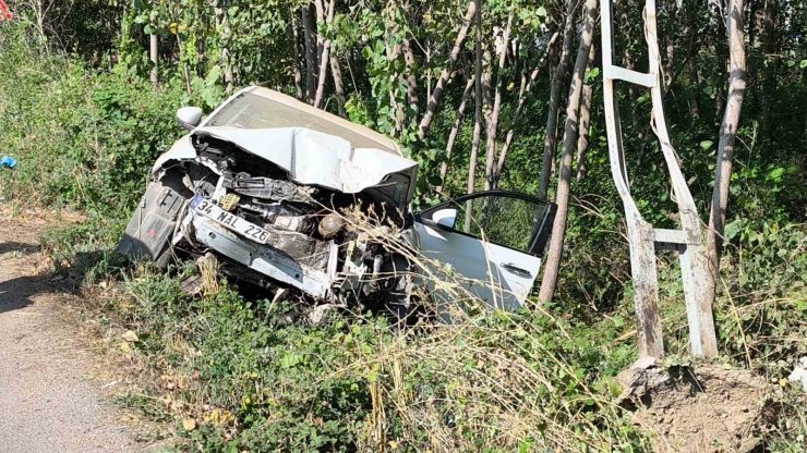 Tokat’ta otomobil elektrik direğine çarptı: 1 ölü, 1 yaralı