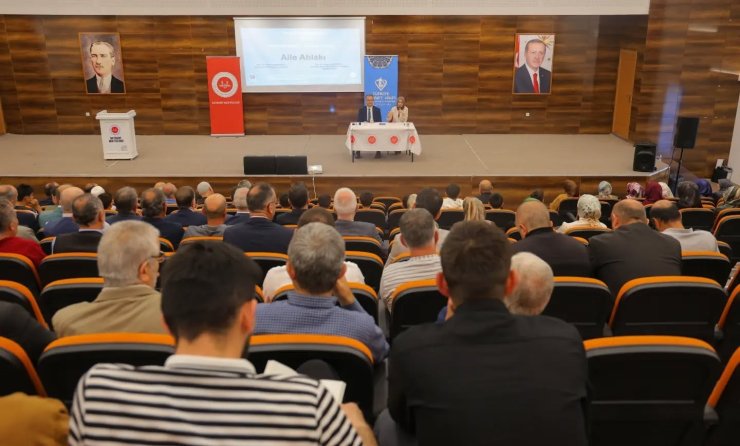 Bayburt’ta aile ahlakının temel değerleri konferansta anlatıldı