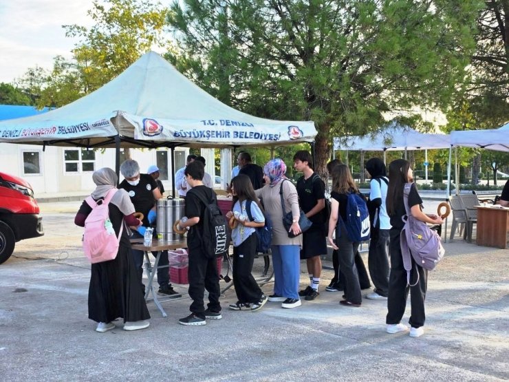 Büyükşehirden okul yolunda öğrencilere sıcak sürpriz