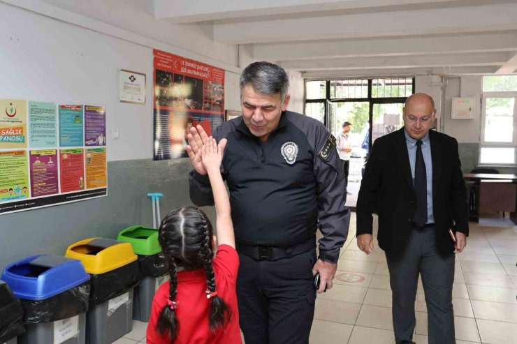 Polis öğrencilerle buluştu
