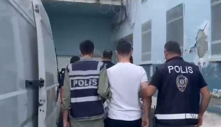 Kastamonu’da 18 adrese eş zamanlı operasyon: Aranan 14 şahıs yakalandı