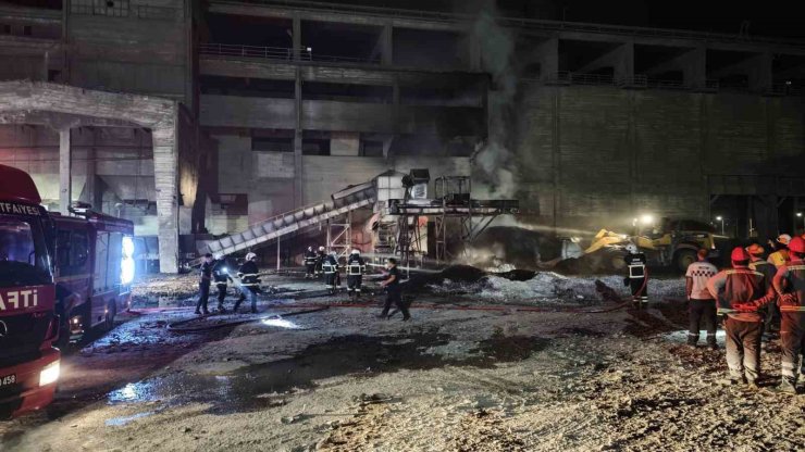 Sivas’ta çimento fabrikasında korkutan yangın