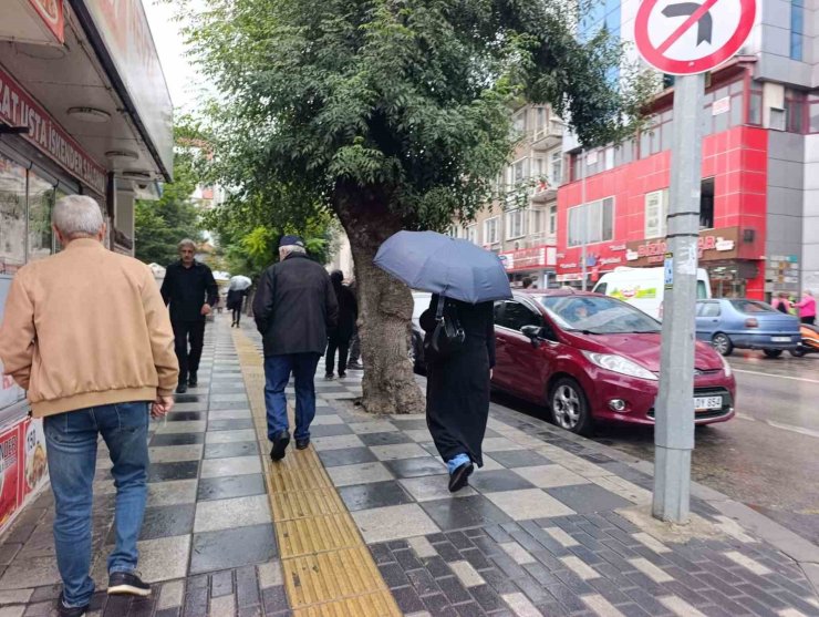 Afyonkarahisar’da yağışlı hava etkili oldu