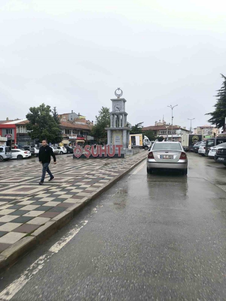 Şuhut’ta yağış etkisini gösterdi