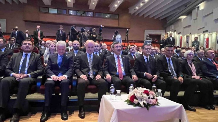 YÖK Başkanı Özvar: "Yükseköğretim sistemimizin sorumluluğu gençlerimize nitelikli bir eğitim imkanı sunmaktır"