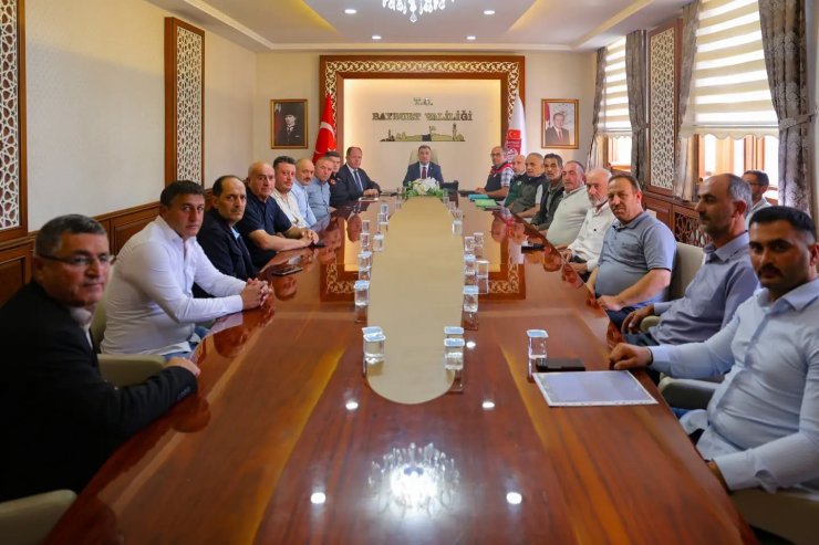 Bayburt’ta muhtarlarla köylerin ihtiyaçları görüşüldü