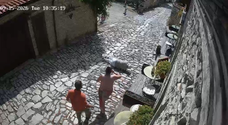 Yaşlı adamın Arnavut kaldırımlı sokakta yaşadığı talihsiz anlar kamerada
