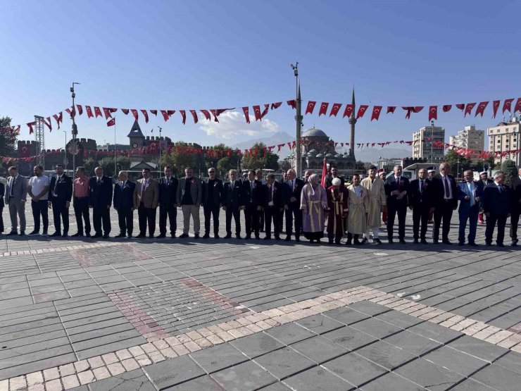 Kayseri’de ahilik kutlamaları çelenk sunma töreni ile başladı