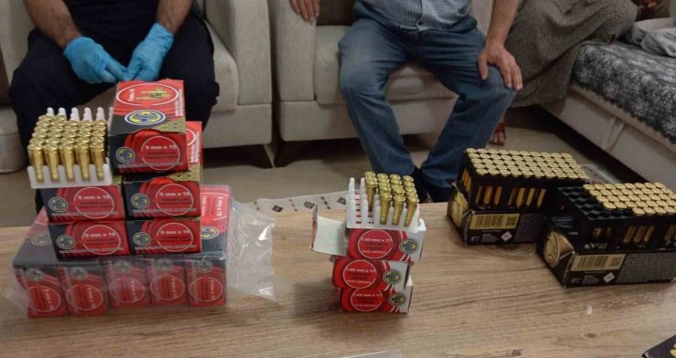 Sakarya’da "Sokaklar Güvende" operasyonunda cephanelik gibi eve baskın: 3 gözaltı