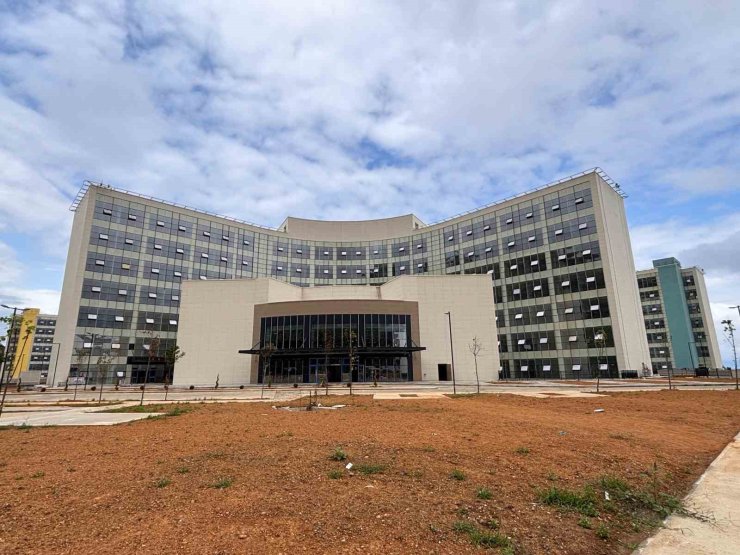 Trabzon Şehir Hastanesi’nin hizmete girişi için geri sayım başladı