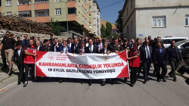 Bitlis’te 19 Eylül Gaziler Günü dolayısıyla yürüyüş yapıldı