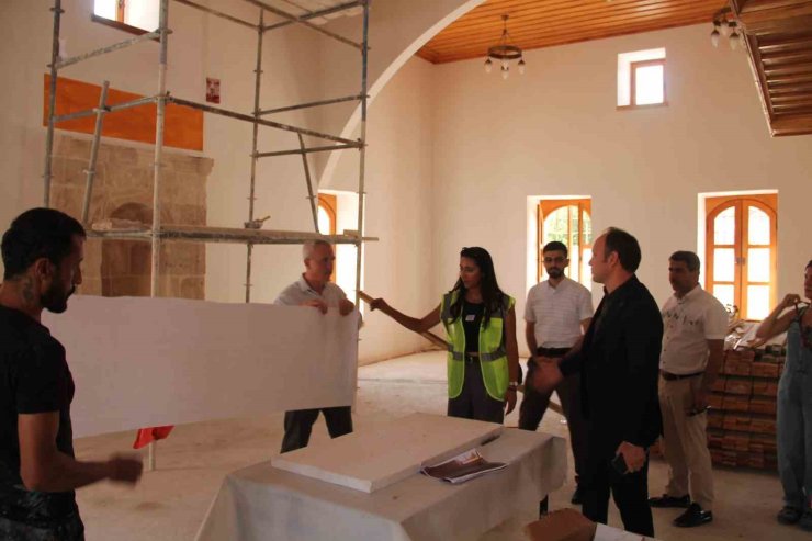 Erzin’de Mustafalı Camisi’nin restorasyon çalışmaları sürüyor