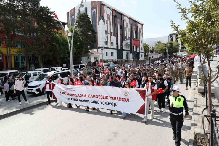Muş’ta Gaziler Günü dolayısıyla yürüyüş düzenlendi