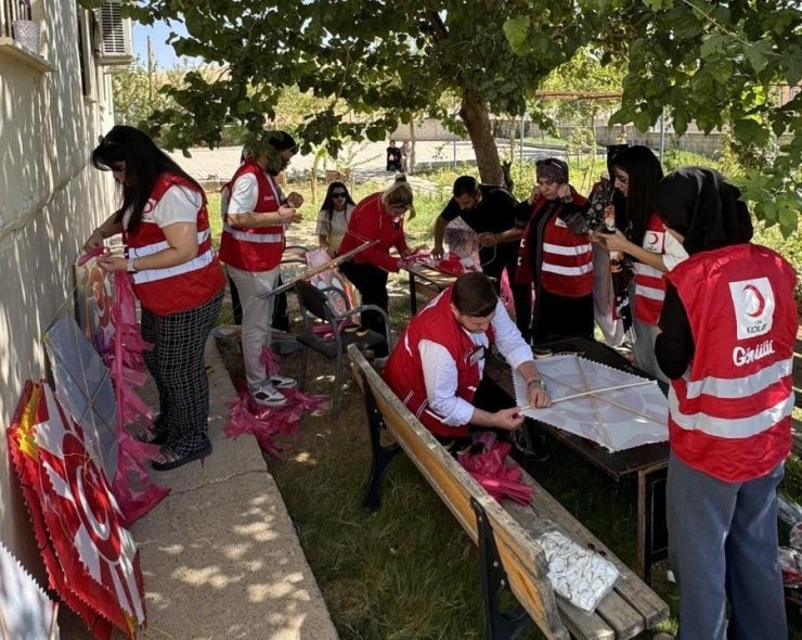 Cizreli öğrencilerden Gazze’deki çocuklara uçurtmalı destek