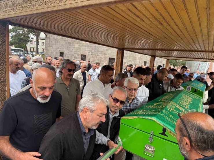 Gazeteci Fuat Kantarcı Erzurum’da son yolculuğuna uğurlandı
