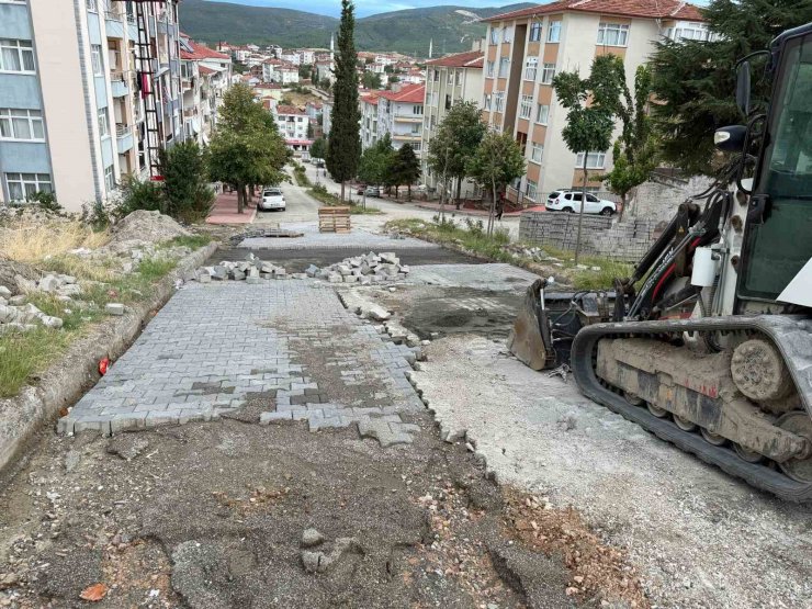 Boyabat’ta bozulan yollar onarılıyor