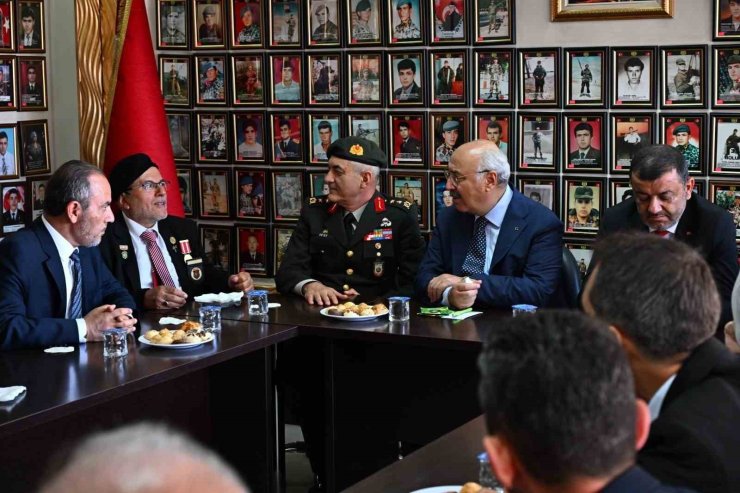 Vali Köşger: "Huzur ve refahı gazilerimize borçluyuz"