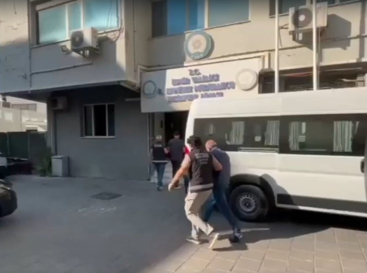İzmir’de ’galerici’ görünümlü tefeci şebekesine operasyon