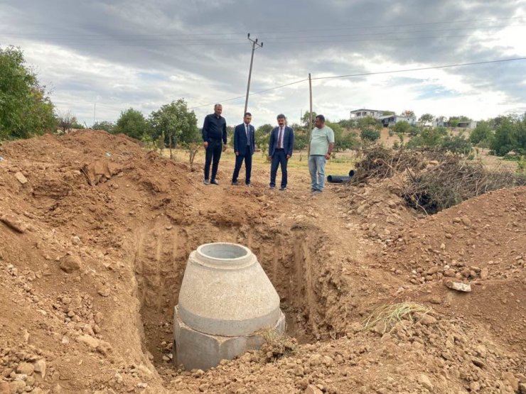 Besni’de KÖYDES kapsamında kanalizasyon çalışmaları sürüyor