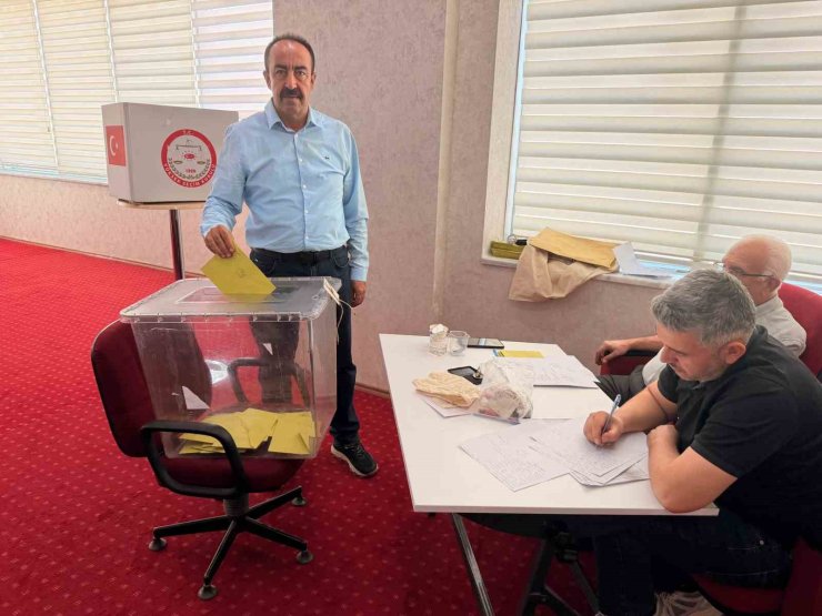 Adıyaman Veteriner Hekimleri Odasında Orhan Öztürk Güven tazeledi