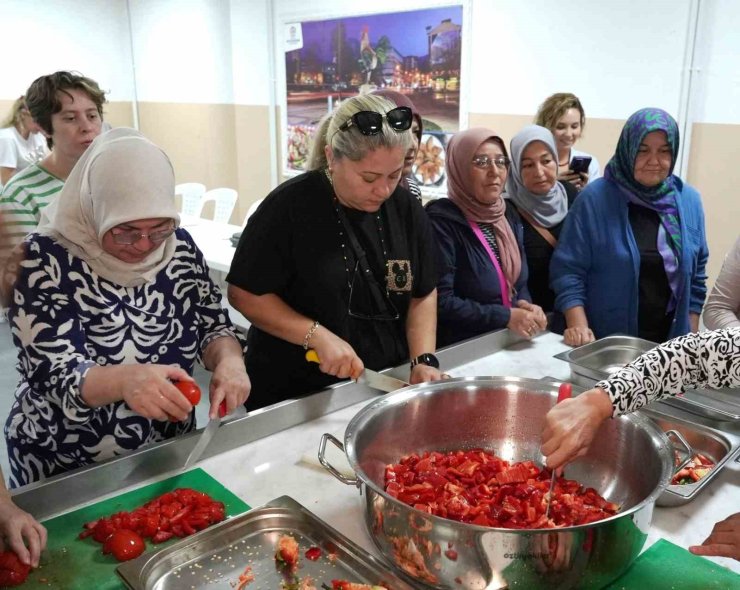 Geleneksel tarhana atölyesine yoğun ilgi