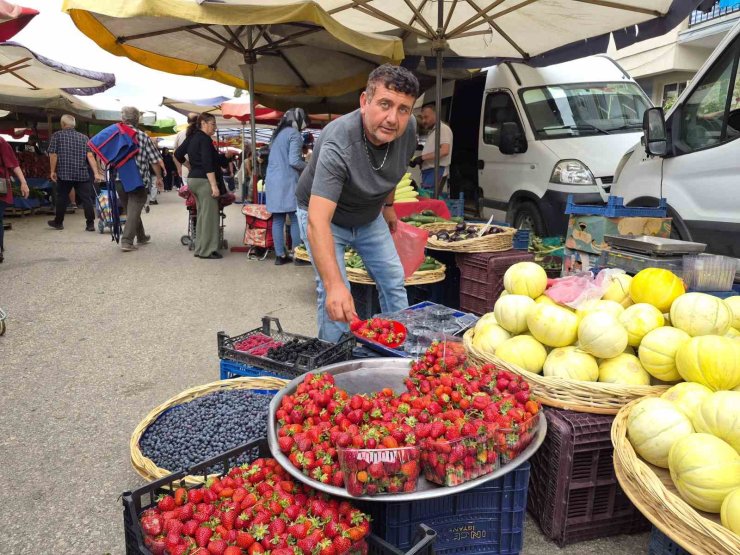 Sonbahar geldi ama pazar tezgahları yazdan kalma
