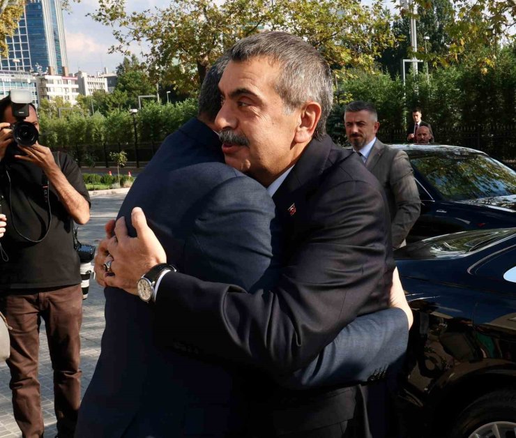 Bakan Çiftçi: "Okullarımızda 31 bin tane bahçe görevlisi istihdam etmiş olduk"