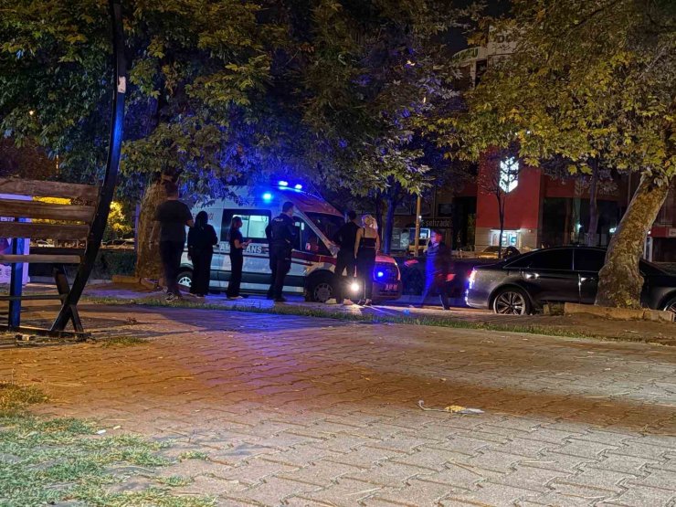 Trafikte ‘yan bakma’ kavgasında kan aktı: 1 yaralı