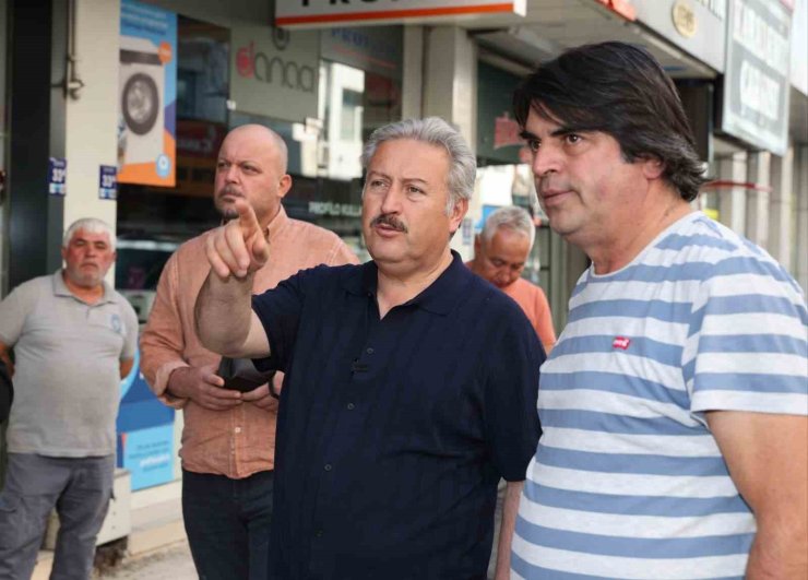 Şehrin merkezindeki caddelerin yaya yolları yenileniyor