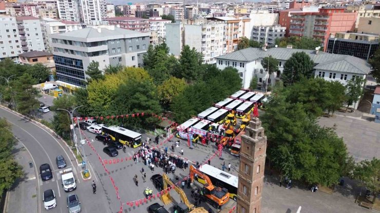 Siirt Belediyesinin filosuna 21 yeni araç katıldı