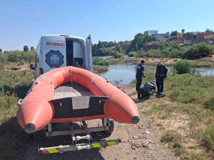 Dicle Nehrinde mahsur kalan 52 küçükbaş hayvan 3 gün sonra kurtarıldı
