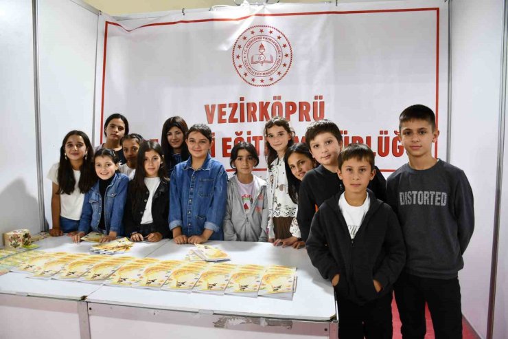 Hayalbaz öğrencilerden masal kitabı