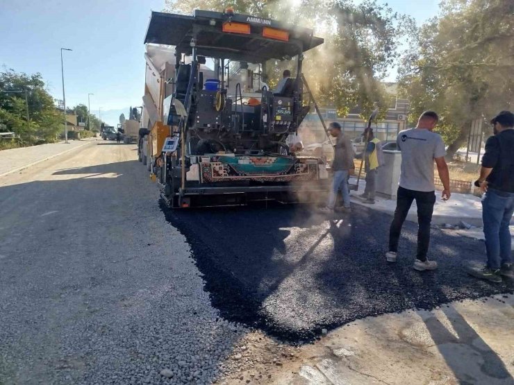 Çivril’de 20 yıllık bekleyişin ardından yol hizmete açıldı