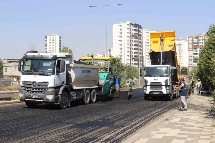 Kayapınar ve Bağlar’da 2 cadde 10 bin 400 ton asfaltla yenilendi