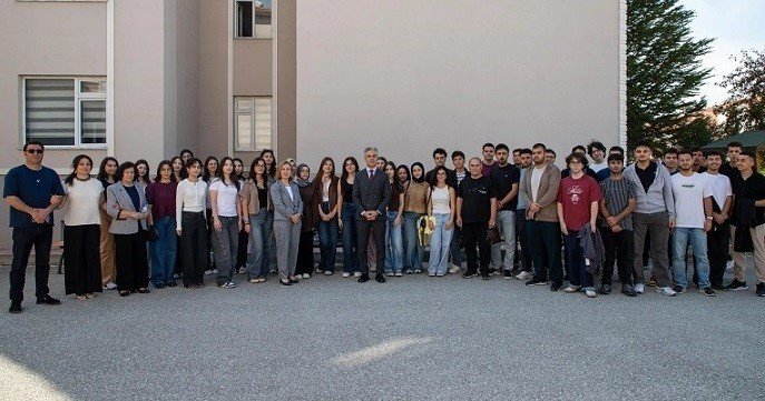 EBYÜ Rektörü Kuyrukluyıldız, Tıp Fakültesi öğrencileriyle buluştu