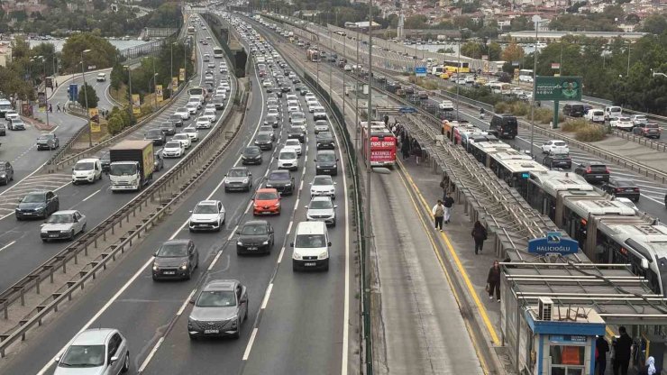 Megakent güne trafikle uyandı: Trafik yoğunluğu yüzde 71’e ulaştı
