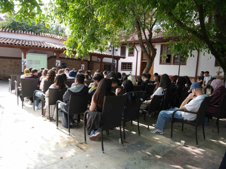 Filistinli akademisyen Gazzeli öğrencilerin zorluklarını anlattı