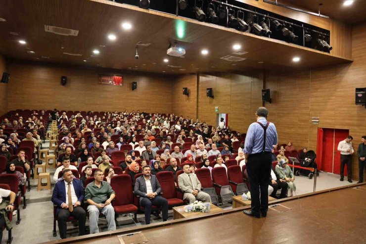 Hayati İnanç, Vezirköprü’de kitapseverlerle buluştu
