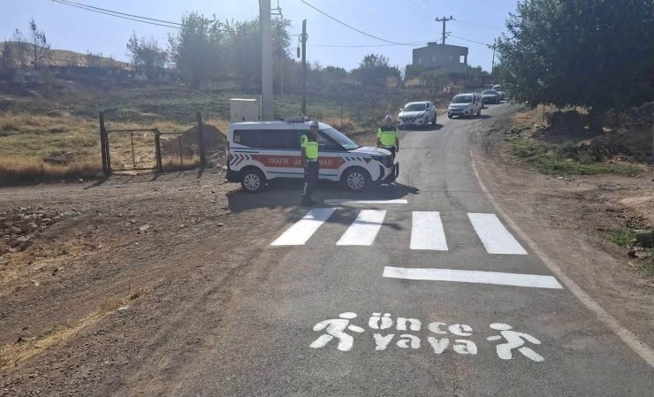 Kurtalan’da okul önlerinde yaya geçidi çalışması