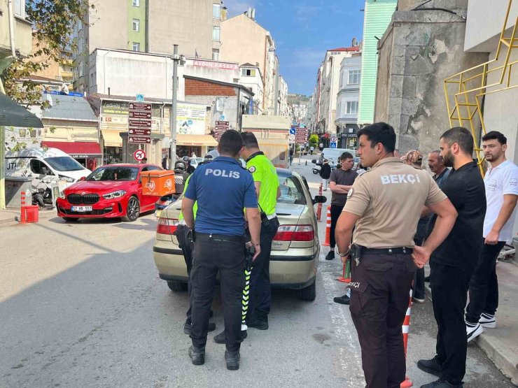 Sinop’ta epilepsi krizi geçiren genç otomobile çarptı