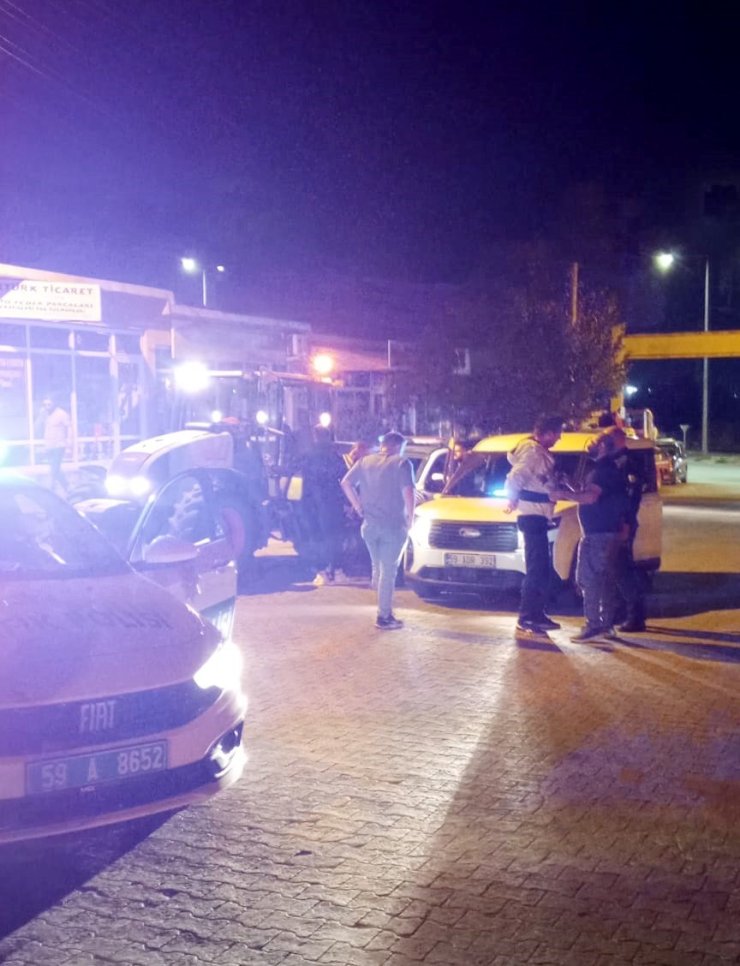 Tekirdağ’da hareketli dakikalar: Kaçan traktör sürücüsü polis aracına çarparak yakalandı