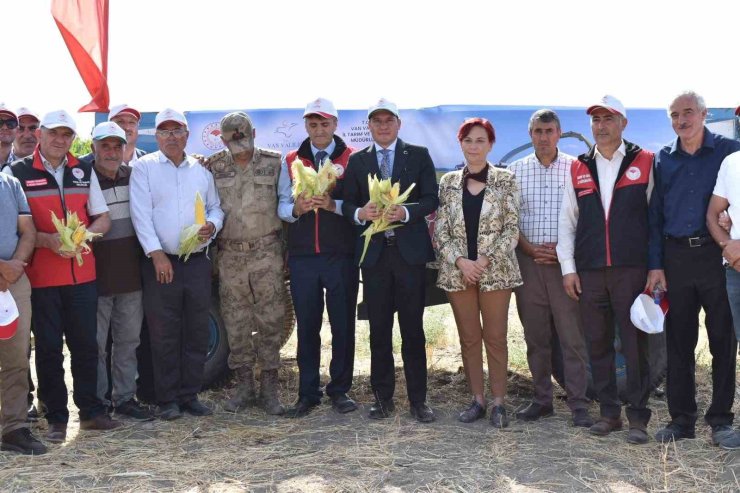 Tuşba’da "Silajlık Mısır Hasadı Tarla Günü" düzenlendi