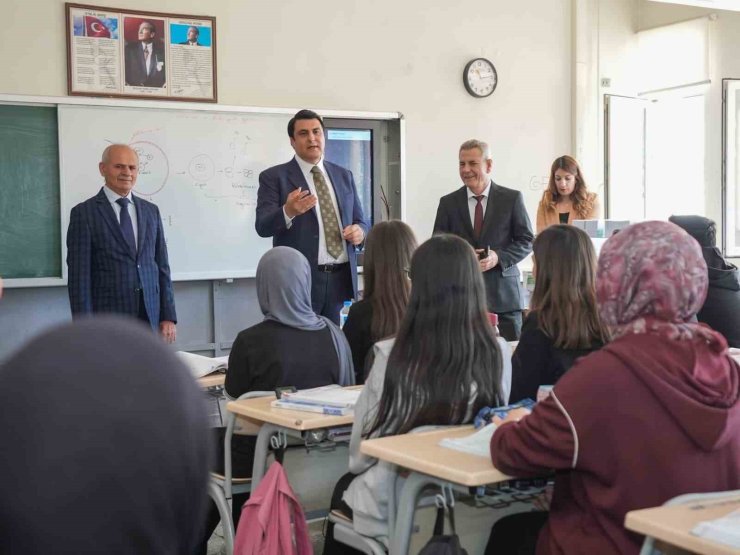 Yılmaz’dan üniversite öğrencilerine büyük destek